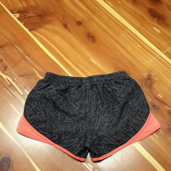 Under Armour shorts medium heat gear - Picture 2 of 4